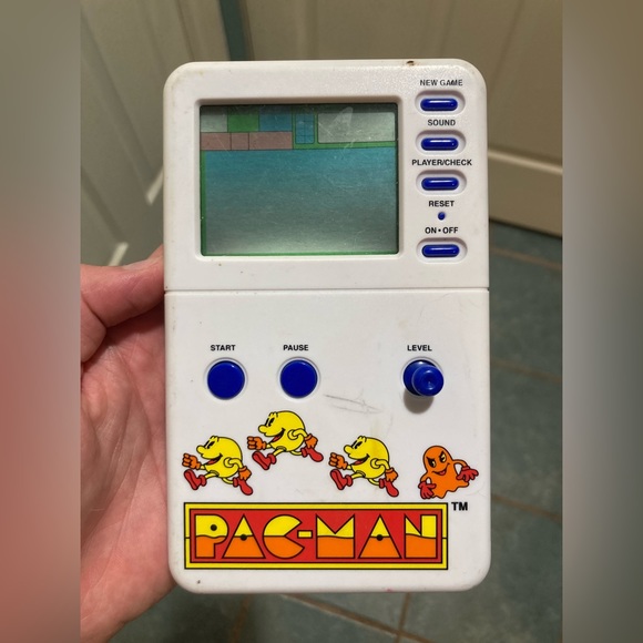 Vintage handheld Pac-Man game - Picture 2 of 2